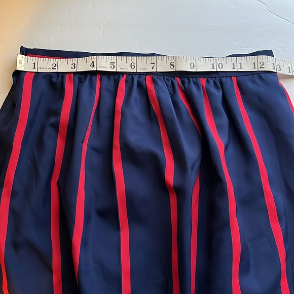 Vintage pleated midi skirt • navy blue with red stripes • modest • 70s 80s - Picture 4 of 6